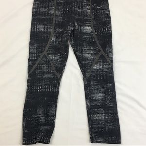 Nike dri-fit Capri pant size medium